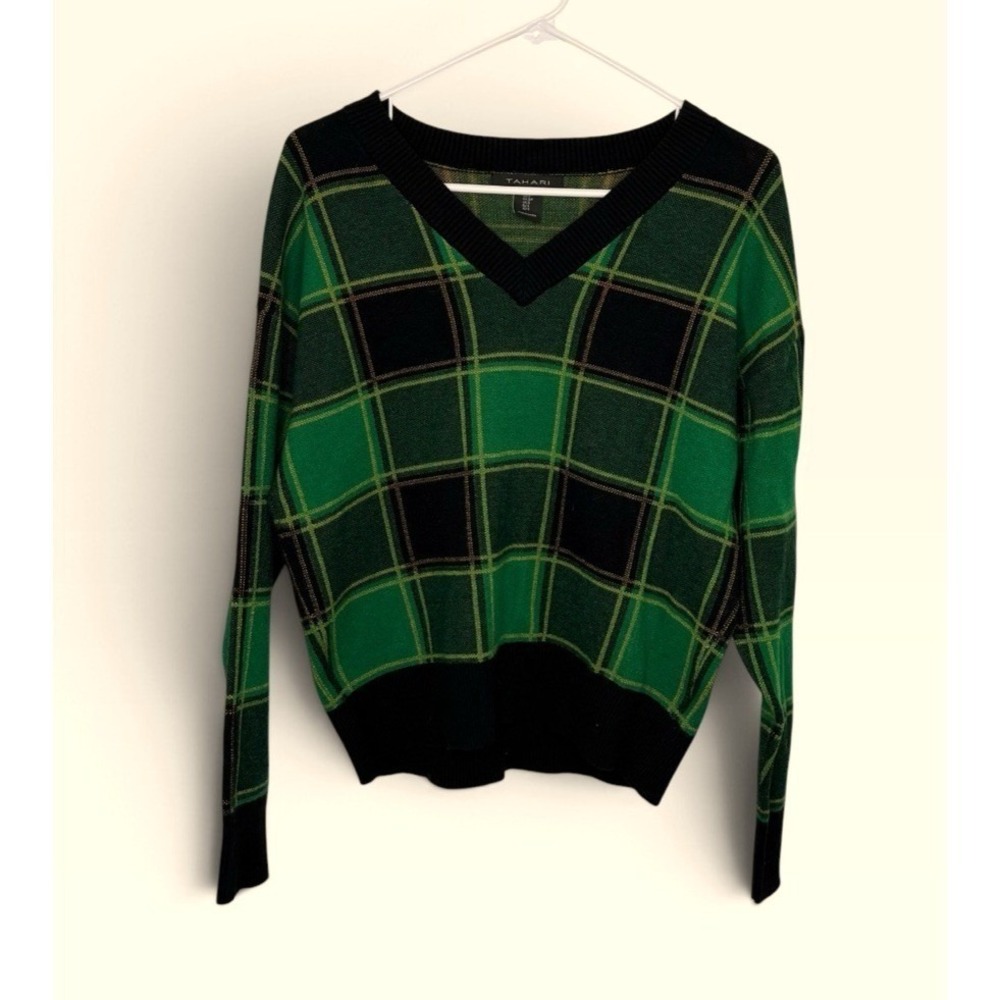 Tahari Knit V-Neck Plaid Sweater Size S Soft Academia Holiday Tartan Plaid